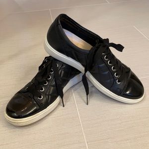 Ecco black patent leather and quilted leather casual shoe